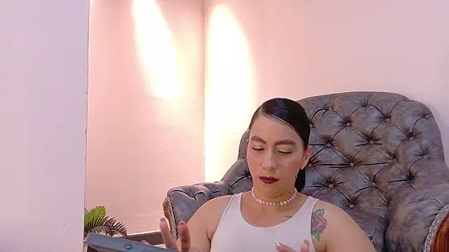 Snapshot of niky_smit chatting on November 7, 10:42 am niky smit online show from November 7, 10:42 am