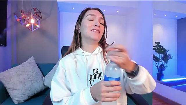 Snapshot of miataylorr1 chatting on February 3, 11:48 am miataylorr1 online show from February 3, 11:48 am