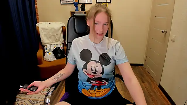  fiona Love online show from February 12, 8:30 pm