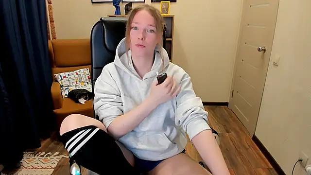  fiona Love online show from April 12, 8:23 pm