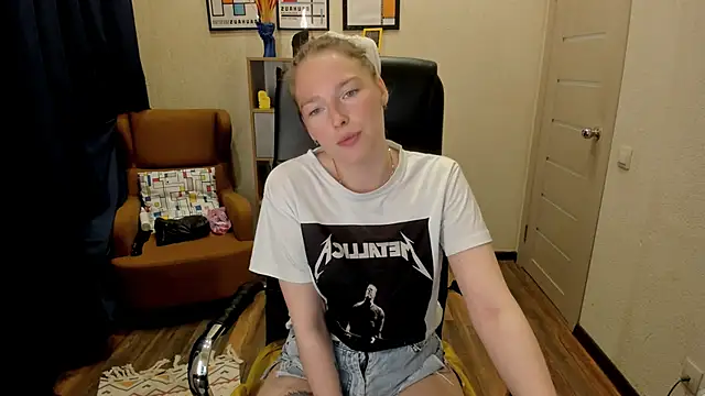  fiona Love online show from May 13, 8:05 pm