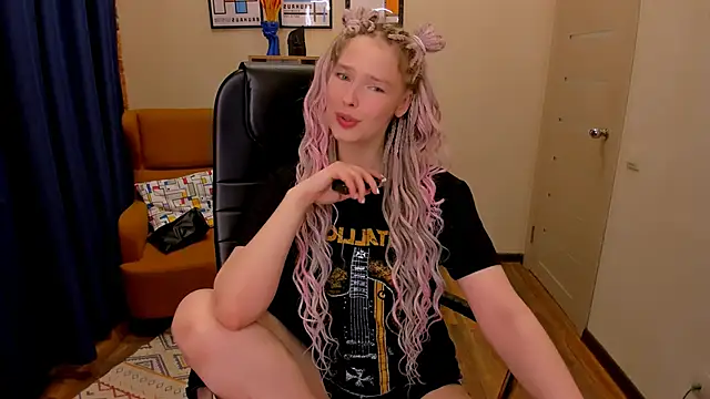  fiona Love online show from March 17, 8:45 pm