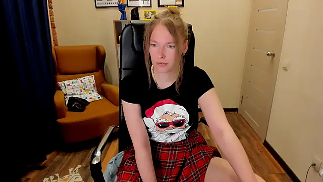  fiona Love online show from April 14, 8:03 pm