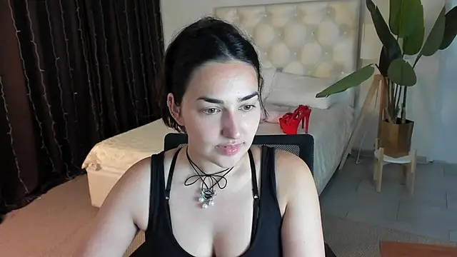 Snapshot of CeceliaJohnson chatting on June 23, 6:11 am CeceliaJohnson online show from June 23, 6:11 am