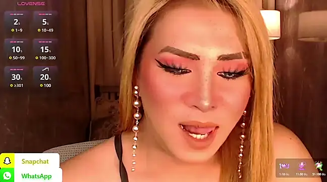 QUEEN GIAMOORE69 online show from January 23, 10:33 pm