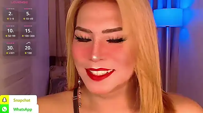 QUEEN GIAMOORE69 online show from December 13, 10:23 pm