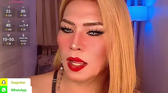 QUEEN GIAMOORE69 online show from December 14, 1:27 am