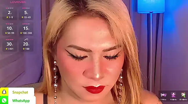 QUEEN GIAMOORE69 online show from January 5, 10:40 pm