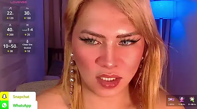 QUEEN GIAMOORE69 online show from December 28, 3:04 am