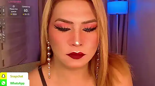 QUEEN GIAMOORE69 online show from January 10, 9:42 pm