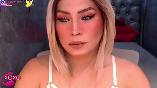 QUEEN GIAMOORE69 online show from September 24, 7:31 pm