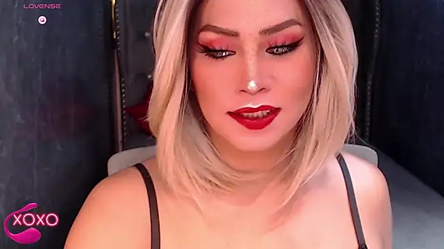 QUEEN GIAMOORE69 online show from October 1, 8:35 pm