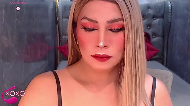 QUEEN GIAMOORE69 online show from September 28, 6:59 pm