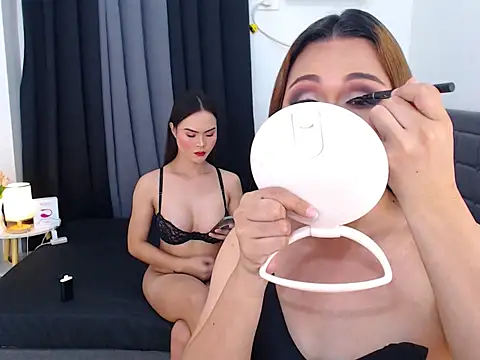 Snapshot of CarlaXFrancine chatting on June 6, 3:34 am CarlaXFrancine online show from June 6, 3:34 am