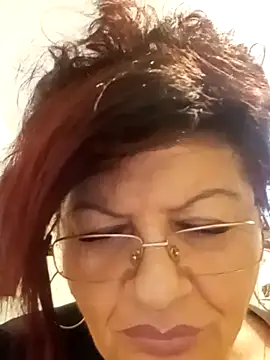 Snapshot of CALDA-AKIRA chatting on November 5, 5:38 pm CALDA-AKIRA online show from November 5, 5:38 pm