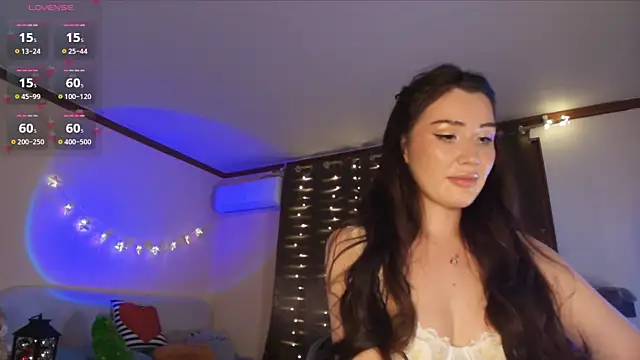 Snapshot of SoeTheReal chatting on December 13, 8:04 pm SoeTheReal online show from December 13, 8:04 pm