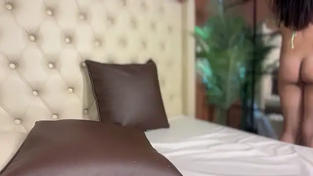 Abetterwomanxx online show from October 24, 1:32 pm