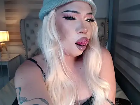 Snapshot of RebecaNextToYou chatting on May 19, 5:20 pm RebecaNextToYou online show from May 19, 5:20 pm
