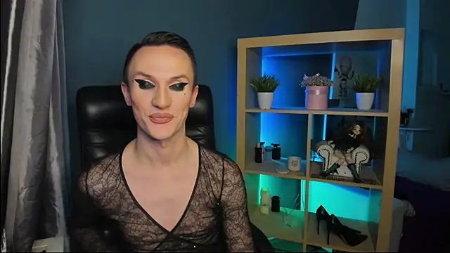 Cristal Connors online show from December 17, 4:21 pm