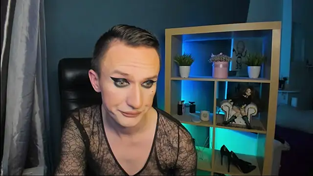 Cristal Connors online show from December 17, 8:12 am