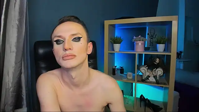 Cristal Connors online show from December 16, 4:49 pm