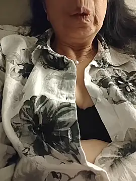 Snapshot of Susannemilf chatting on December 3, 2:34 am Susannemilf online show from December 3, 2:34 am