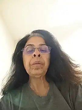 Snapshot of Susannemilf chatting on November 18, 2:27 am Susannemilf online show from November 18, 2:27 am