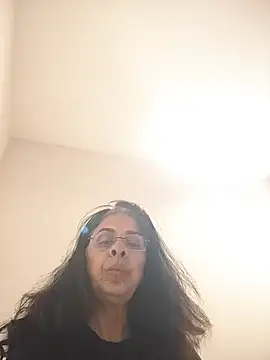 Snapshot of Susannemilf chatting on November 22, 4:00 am Susannemilf online show from November 22, 4:00 am