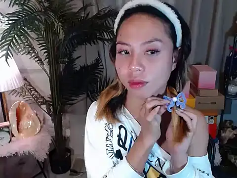 AsianTrixxx online show from May 3, 11:52 pm