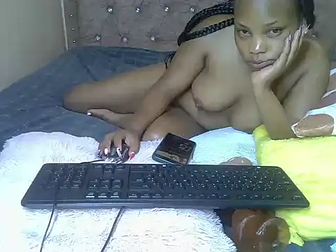 Snapshot of SexyVeey chatting on October 28, 11:58 pm SexyVeey online show from October 28, 11:58 pm