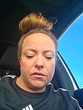 julimonroe online show from April 6, 4:52 pm