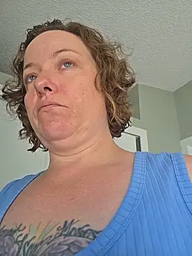 Snapshot of julimonroe chatting on June 4, 5:28 pm julimonroe online show from June 4, 5:28 pm