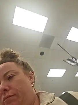 julimonroe online show from March 28, 2:12 am