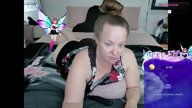 Snapshot of julimonroe chatting on March 13, 3:44 am julimonroe online show from March 13, 3:44 am