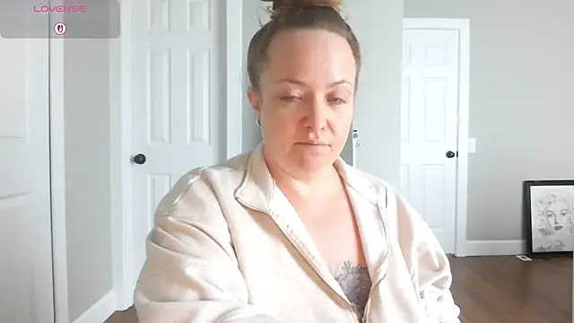 julimonroe online show from March 15, 5:42 pm