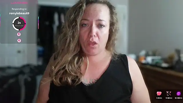 Snapshot of julimonroe chatting on September 10, 9:19 am julimonroe online show from September 10, 9:19 am