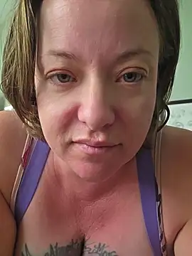 Snapshot of julimonroe chatting on July 10, 1:00 pm julimonroe online show from July 10, 1:00 pm