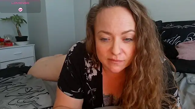 julimonroe online show from February 17, 7:00 pm