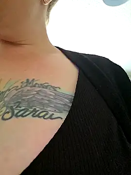 julimonroe online show from April 10, 3:30 pm