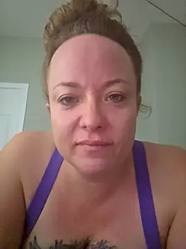 julimonroe online show from April 14, 11:37 am