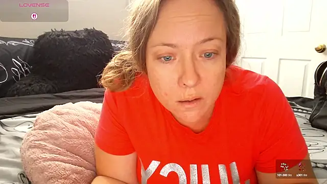 Snapshot of julimonroe chatting on September 16, 3:02 pm julimonroe online show from September 16, 3:02 pm