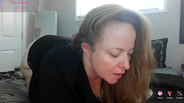 julimonroe online show from November 11, 4:13 pm