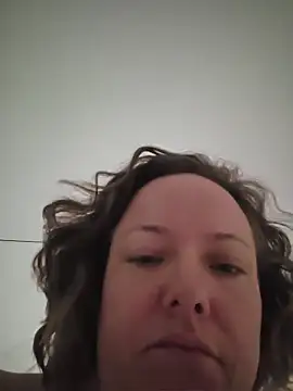 Snapshot of julimonroe chatting on June 27, 12:44 pm julimonroe online show from June 27, 12:44 pm