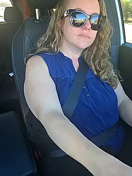 julimonroe online show from November 13, 6:01 pm