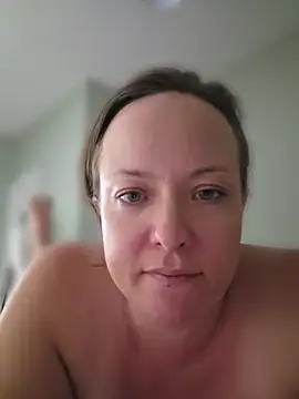 Snapshot of julimonroe chatting on July 8, 5:08 am julimonroe online show from July 8, 5:08 am