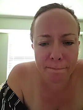 Snapshot of julimonroe chatting on July 15, 1:51 pm julimonroe online show from July 15, 1:51 pm