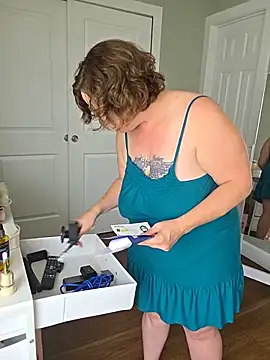 julimonroe online show from May 19, 2:02 pm