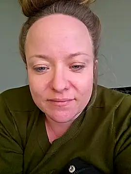 julimonroe online show from April 15, 12:05 am