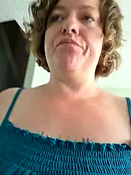 julimonroe online show from May 11, 4:04 pm