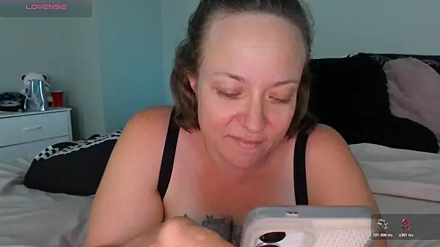 Snapshot of julimonroe chatting on July 18, 2:20 am julimonroe online show from July 18, 2:20 am